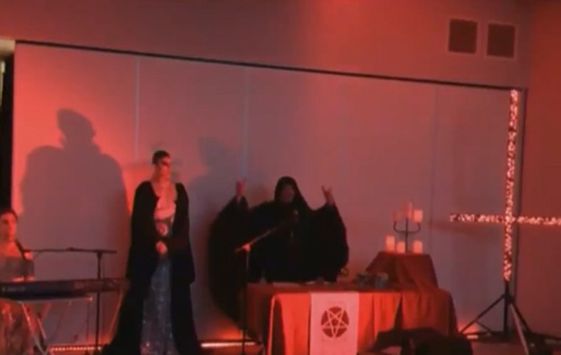 „Hail, Satan”. Televiziunea de stat din Australia a difuzat imagini cu un ritual satanist în timpul știrilor