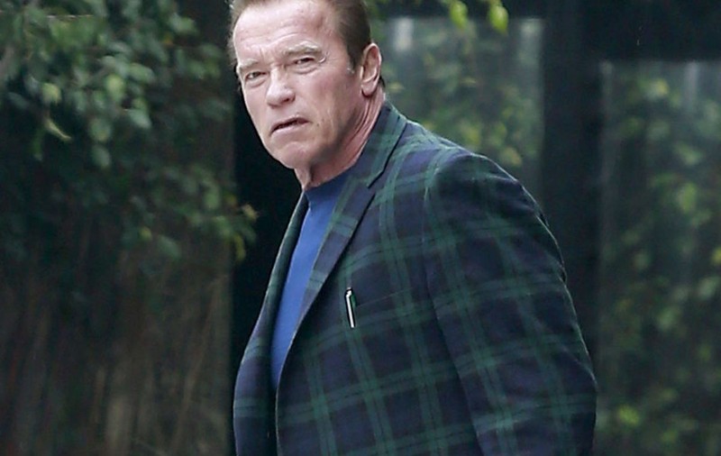 ARNOLD SCHWARZENEGGER s-a abonat la CHARLIE HEBDO!