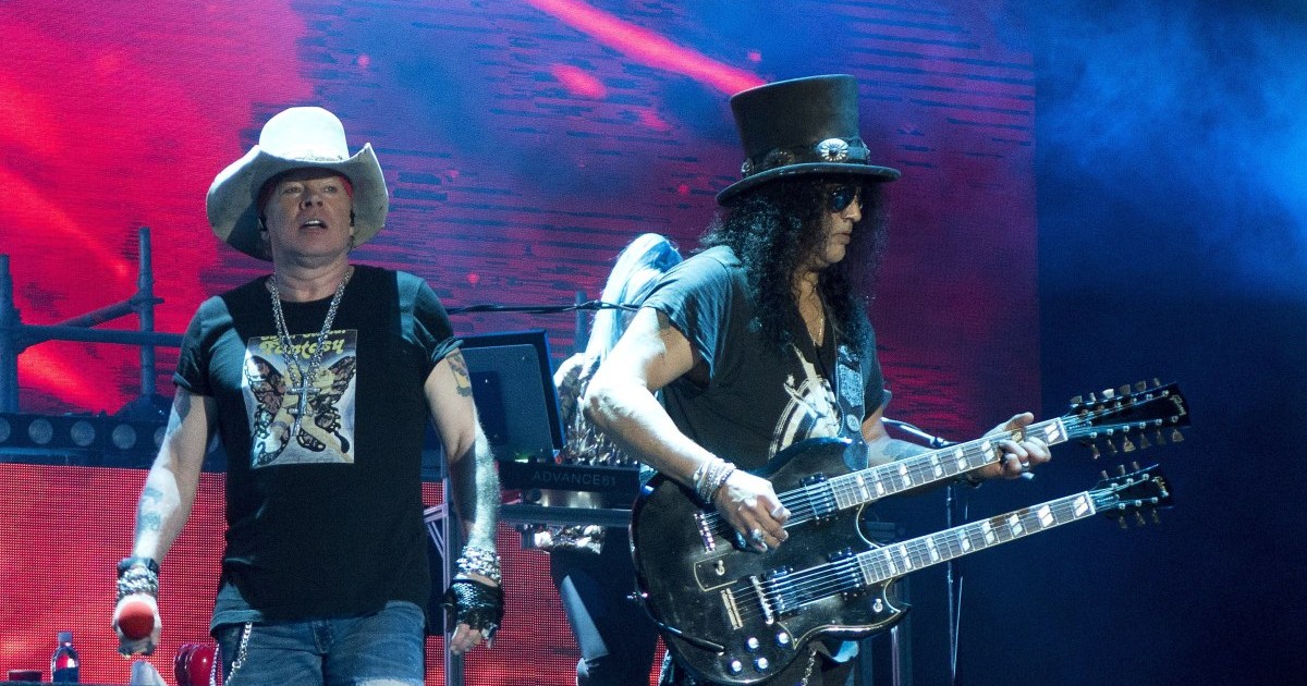 Cântărețul Axl Rose, stânga, și chitaristul Slash din trupa rock Guns N' Roses. Foto: Hepta