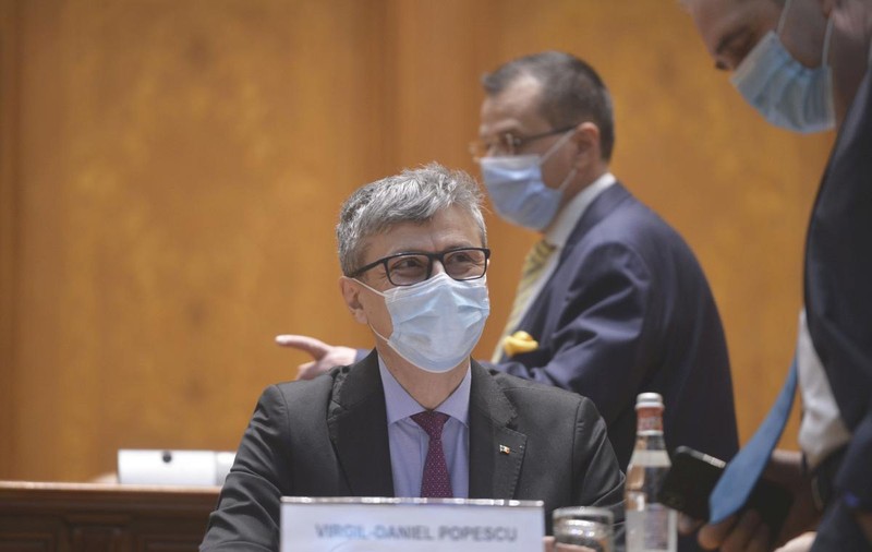 Moţiunea simplă împotriva ministrului Virgil Popescu a fost respinsă în Parlament