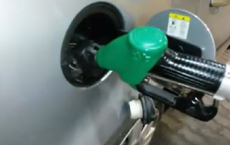 Răspunsul ROMPETROL după ce pe Internet a apărut un filmuleț în care "SE FURĂ" la pompă | VIDEO
