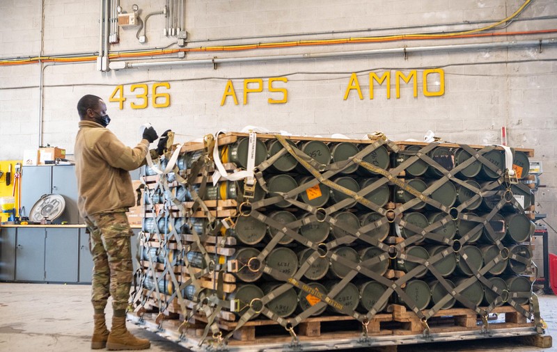 O parte din armamentul occidental trimis Ucrainei anul trecut a fost furat, dezvăluie un raport al Pentagonului