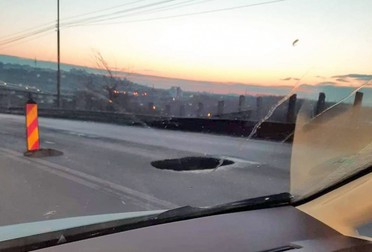 Groapa de pe strada Brăilei. Fotografii monitoruldegalati.ro