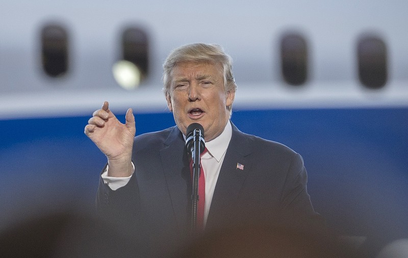 Donald Trump a devenit ținta ironiilor după ce a vorbit despre un atac terorist inexistent în Suedia. Ce explicație a dat