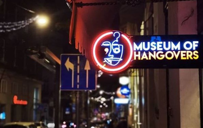 Primul muzeu al mahmurelii, inaugurat în Zagreb. Cum îi ajută pe cei care nu-și mai aduc aminte ce au făcut după o noapte înecată în alcool