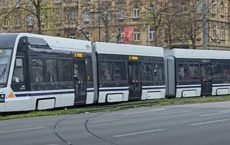Cel mai lung tramvai din lume a fost inaugurat în Germania. Ce lungime are, ce viteză atinge și câți călători au loc în el | VIDEO