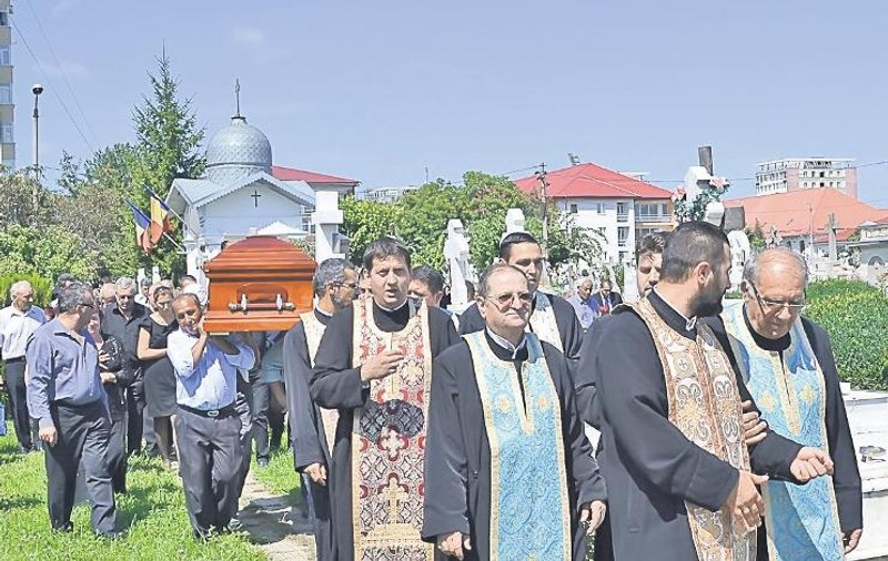 Afaceristul Valeriu Damian, găsit mort, în casa din Bacău, a fost înmormântat cu un sobor de 11 preoţi 