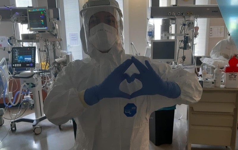 Asistentă română, voluntară într-un spital COVID-19 din Italia: “E un furnicar în care lucrează toți pentru unul. Pacientul este în mijlocul atenției”