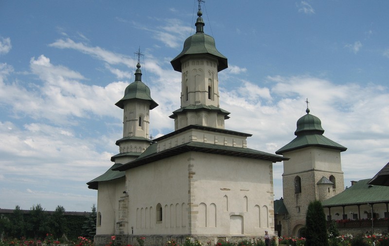 Un călugăr escroc l-a șantajat pe stareț și a golit conturile mănăstirii!