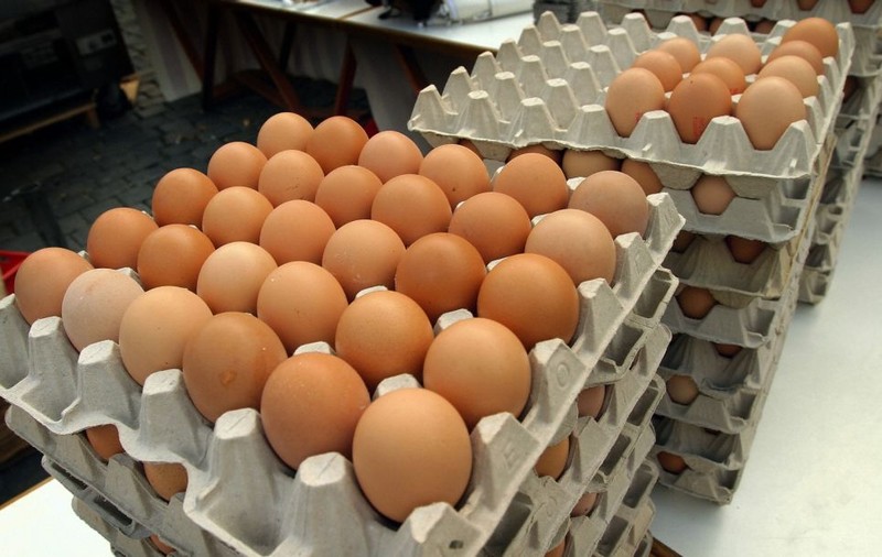 Scoatem din buzunar mai mulți bani pentru ouă, citrice și pâine. Cum au evoluat prețurile alimentelor în luna august
