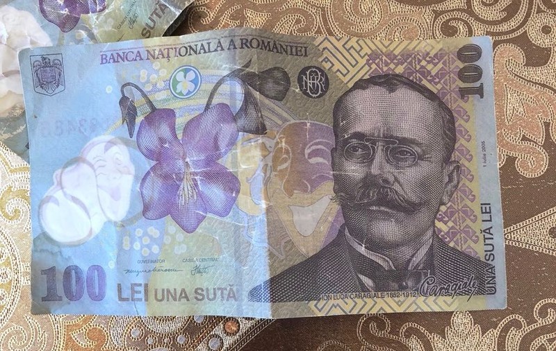 EXCLUSIV / Interlopii au vrut să-și țepuiască rivalii cu zeci de mii de lei de ”jucărie”.  Tranzacția, care viza 90.000 de țigări, a fost demascată de un ofițer sub acoperire