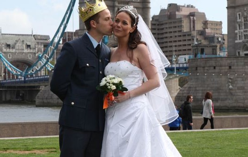 Foto | Un britanic și o italiancă, desemnați sosiile Prințului William și a lui Kate Middleton