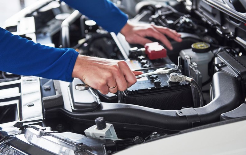 Cum să pășești cu dreptul în sezonul cald? Bateria auto, una dintre componentele ce necesită o atenție mai aparte