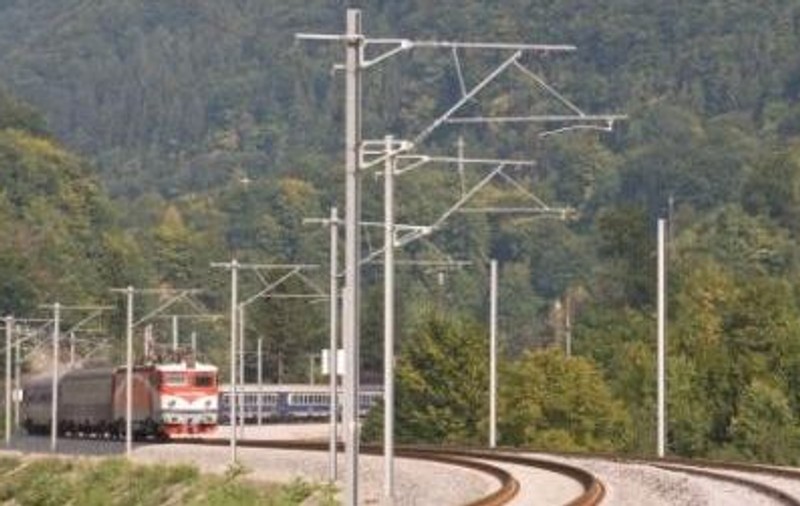 EXCLUSIV/ Duelul trenurilor. Cum pierde CFR-ul competiția cu privații care îi folosesc vechile vagoane