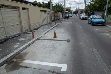 Parcările au fost trasate astfel încât să nu fie blocat accesul în garaje - str. Moș Adam, Sectorul 5 / Foto: Vlad Chirea