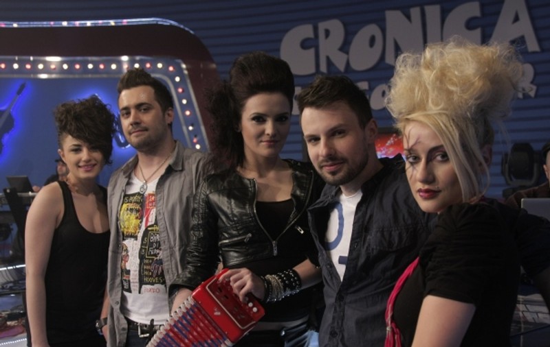 Stereosonic, cântare în premieră la Cronica Cârcotaşilor