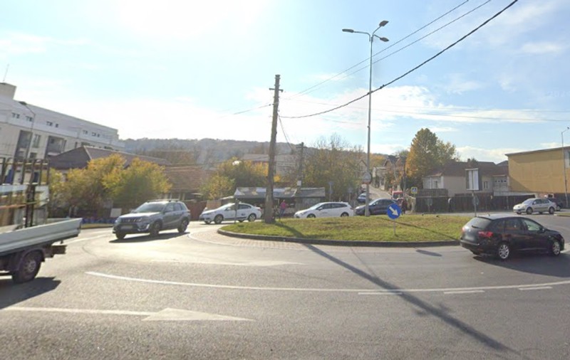 O stradă din Cluj-Napoca le dă mari bătăi de cap șoferilor: „Nu se poate găsi o modalitate de a rezolva problema?”