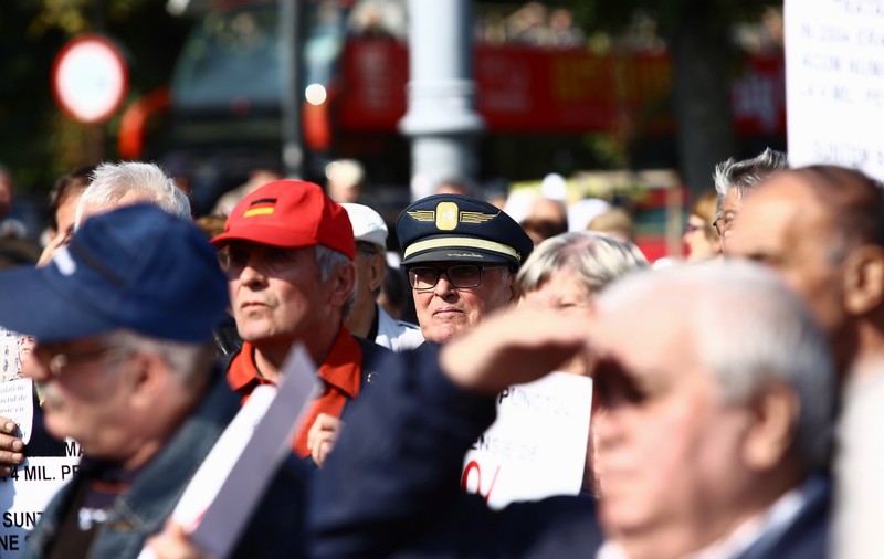 PNL propune impozitarea progresivă a tuturor pensiilor speciale, cu excepţia militarilor şi poliţiştilor. Se introduc trei cote: 10%, 60% şi 95%