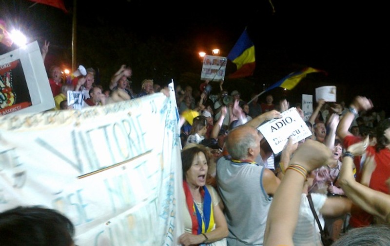 REFERENDUM 2012 | Proteste anti-Băsescu la Universitate şi Cotroceni