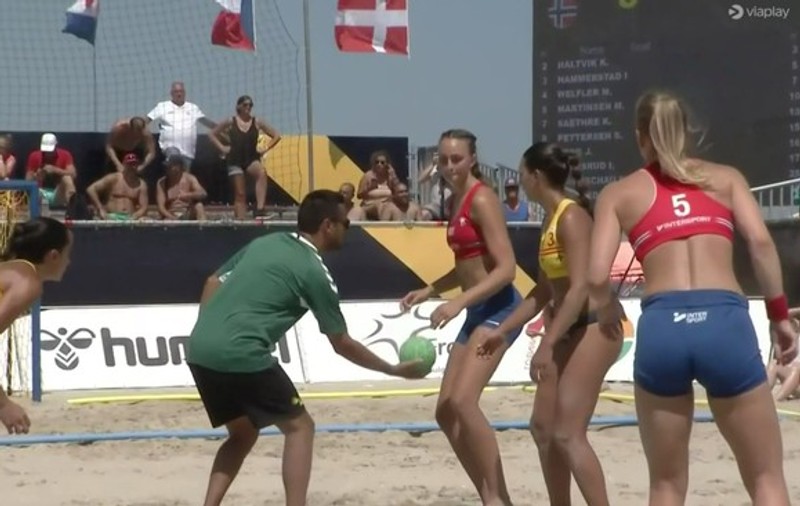 Echipa feminină de handbal pe plajă a Norvegiei, amendată pentru că a refuzat să poarte bikini. „Sunt degradanți și incomozi”