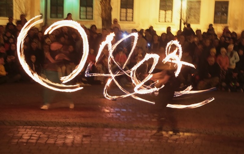 Ora Pământului 2017 în România. Spectacol inedit, după ce s-a stins lumina în mai multe orașe din țară | FOTO ȘI VIDEO