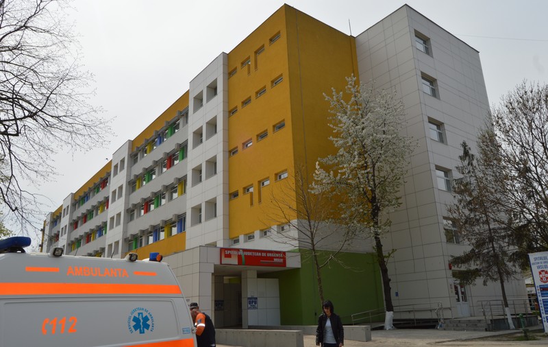 ANALIZĂ/ Cum a ajuns un medic să câștige 7.200 de euro pe lună, adică 28,5 salarii minime pe economie