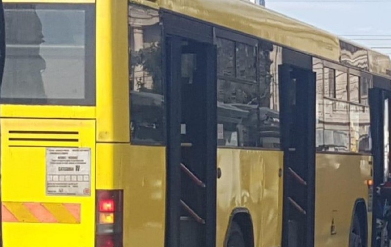 Un șofer de autobuz din Ploiești a făcut infarct în timp ce era în cursă. Sindicatul și șefii se ceartă pe condițiile de lucru