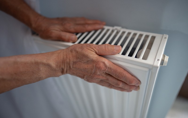 Întreținerea l-a costat pe un bărbat din București, care nu a avut 25 de zile apă caldă și căldură, cât prețul unui boiler electric de 80 de litri