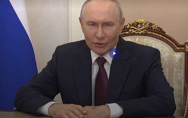 Vladimir Putin are noi urme suspecte de injecții pe mâini: „Hematom apărut după o intervenție intravenoasă nereușită”