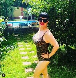 Ozana Barabancea afișează o siluetă fără reproș în costum de baie