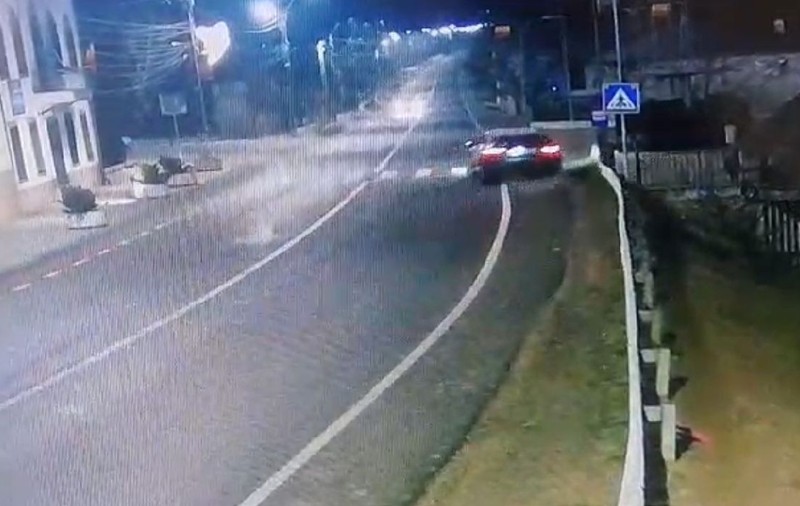Accident cu doi tineri morți pe o șosea din Bistrița, în a doua zi de Crăciun. Tragedia a fost surprinsă pe camerele de supraveghere