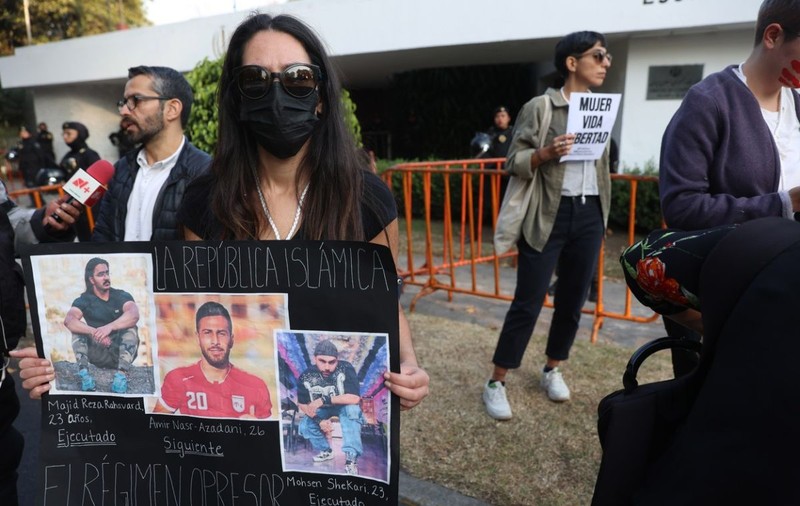 Fotbalistul iranian Amir Nasr-Azadani riscă să fie executat în public de Crăciun, alături de alte zeci de persoane. Eșafodul a fost deja ridicat, dezvăluie CNN
