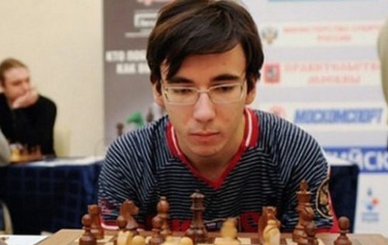 Un mare campion la șah din Rusia a murit după ce a căzut de la etajul 12