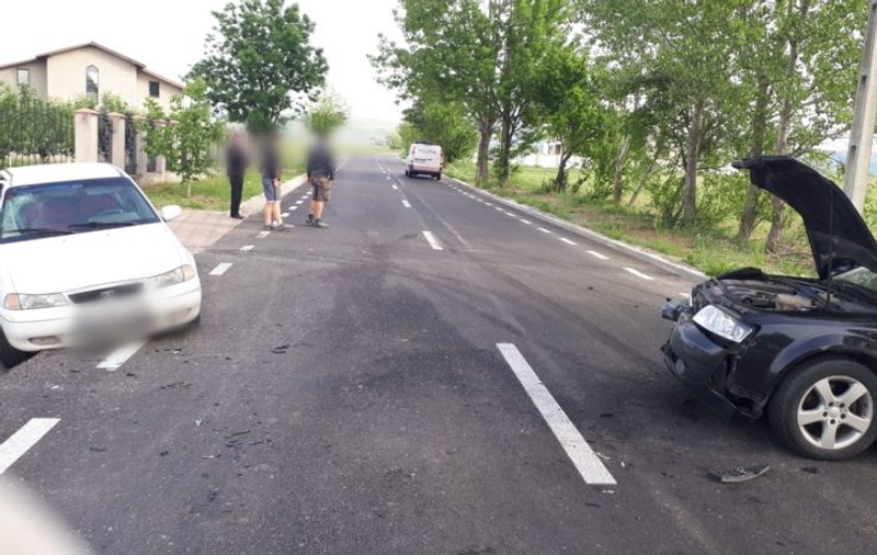 Trei persoane au ajuns la spital, în urma unui grav accident produs lângă Ploiești
