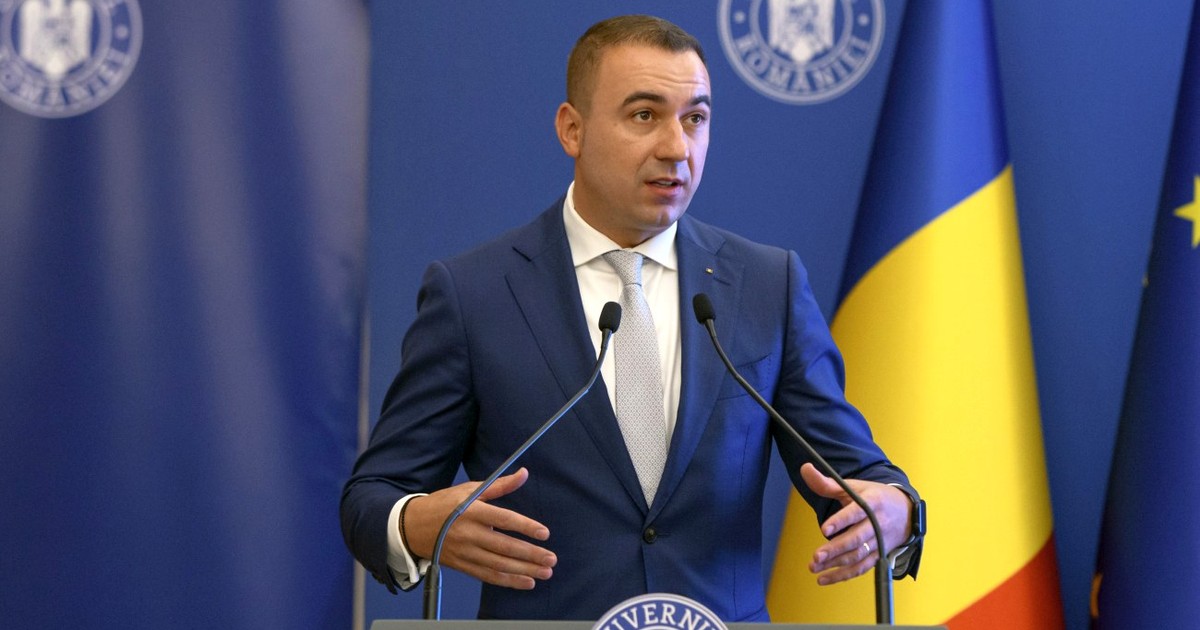 Bogdan Ivan, ministrul Energiei, în timpul unei conferințe de presă