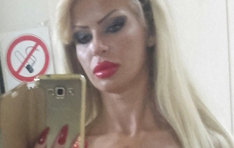 Blonda din Argeș, considerată pericol public, ar putea fi arestată. Magistrații i-au interzis să bea alcool