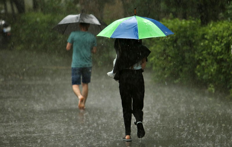 Noi alerte meteo. Cod portocaliu și galben de vijelii, în timp ce unele zone vor fi lovite tot de caniculă