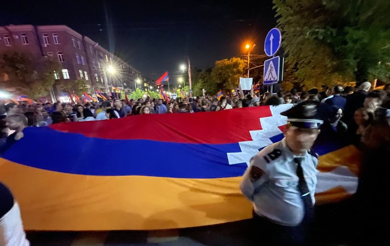 Mii de armeni au ajuns deja în Armenia, nevoiți să părăsească Nagorno-Karabah, după ce Azerbaidjanul a recucerit regiunea
