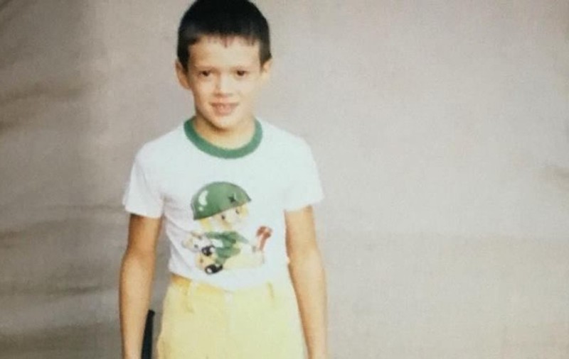 Victor Slav, dat de gol de mama sa. După ce era acesta înnebunit în copilărie