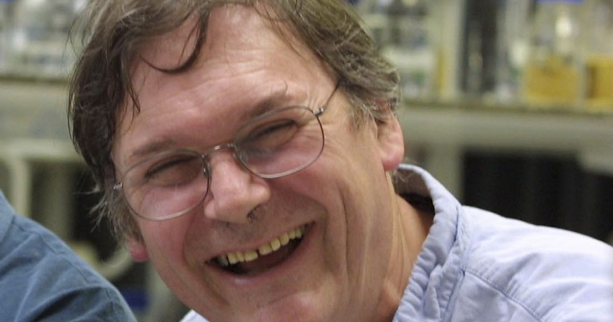Tim Hunt, laureat al Premiului Nobel pentru Medicină, într-un laborator din Londra.