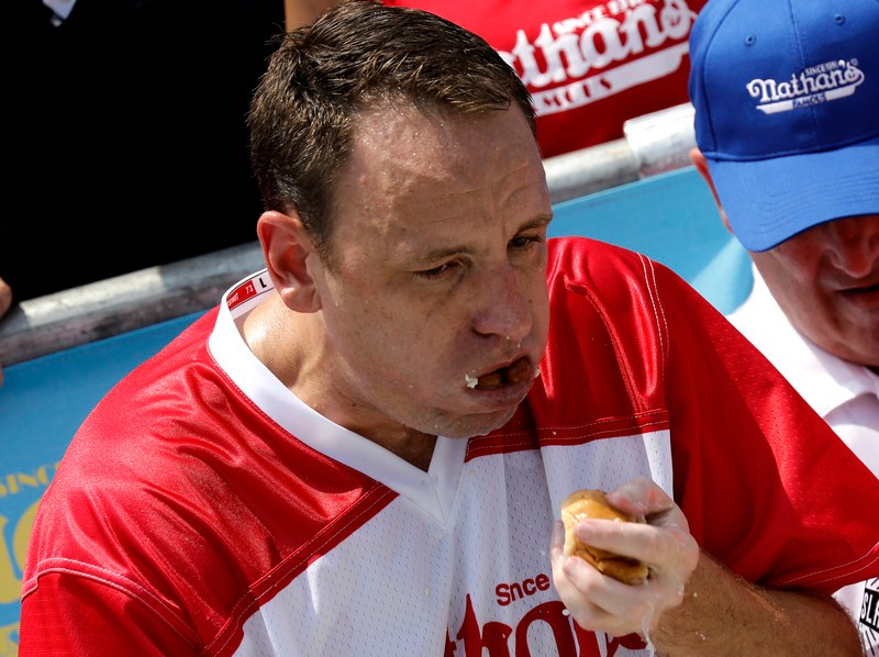 Joey Chestnut, la competiția de anul trecut.