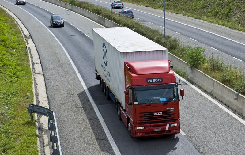 Ce salarii se plătesc în transporturi. Șoferii de TIR pot primi până la 3.000 de euro pe lună