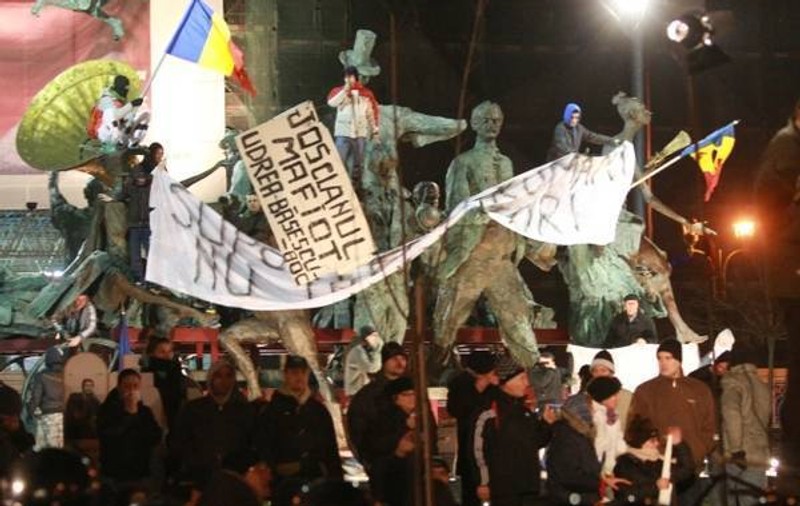 Ultraşii şi-au anunţat prezenţa la protestul de mâine, în mod ORGANIZAT, de la ora 18:00: ”Vrem o democraţie paşnică”