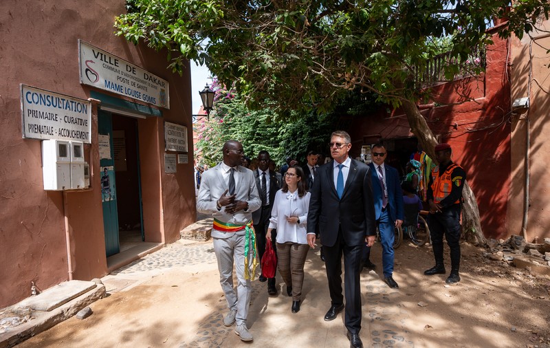 RĂMÂNE CUM A STABILIT. Instruit de Klaus Iohannis, biroul de presă al preşedinţiei vorbeşte despre costul turneului african: E secret!