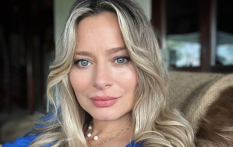 Laura Cosoi, în lenjerie intimă, în ultima lună de sarcină: „Da, e adevărat, sunt niște kilograme în plus, iar corpul arată altfel”