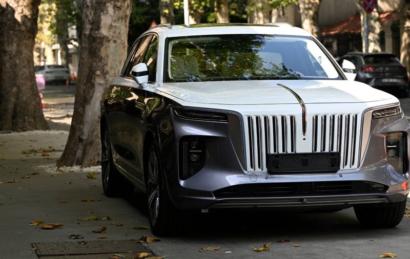 Un șofer care și-a cumpărat luxosul SUV chinez Hongqi E-HS9 s-a săturat repede de mașina de 80.000 de euro: „Nu știu dacă să râd sau să plâng”