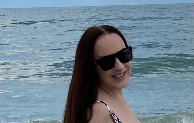 Maria Dragomiroiu, în costum de baie la 66 de ani. Cum s-a fotografiat pe plaja din Miami