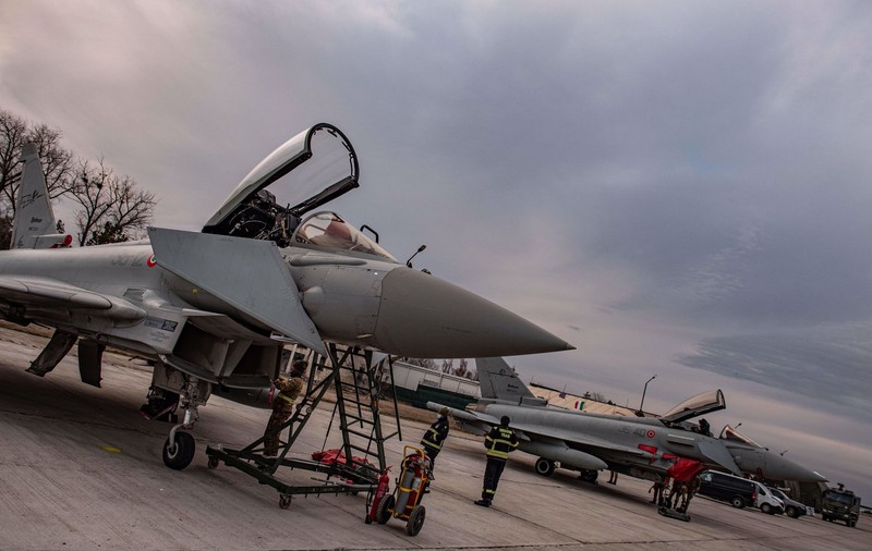 Încă patru aeronave Eurofighter Typhoon ale Forţelor Aeriene Italiene au ajuns în România