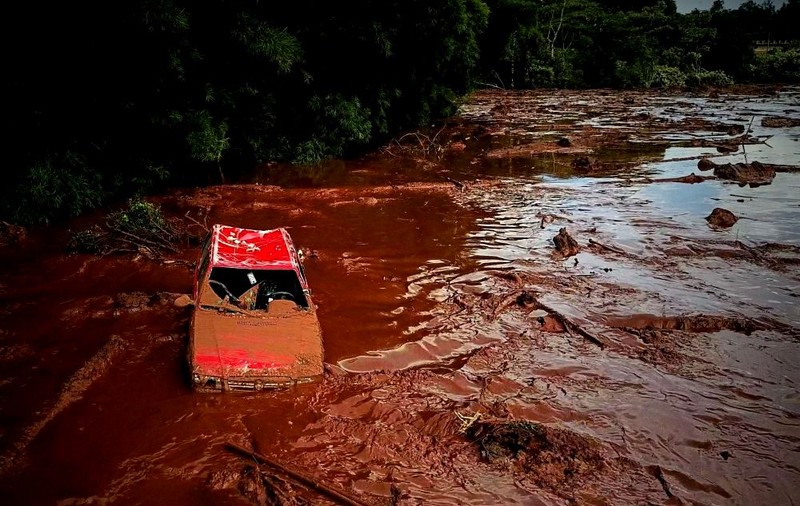 Cinci persoane au fost arestate în Brazilia, după tragedia provocată de ruperea unui baraj minier