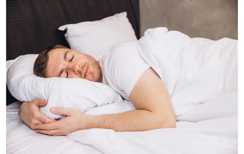 Cele mai bune 5 materiale pentru pijamale pentru o noapte de somn de calitate